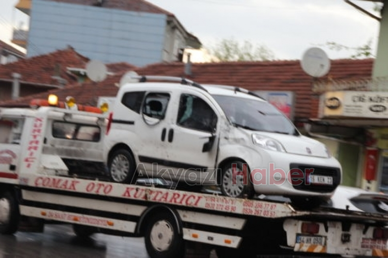 Akyazı Yenicami Mevkiinde Trafik kazası