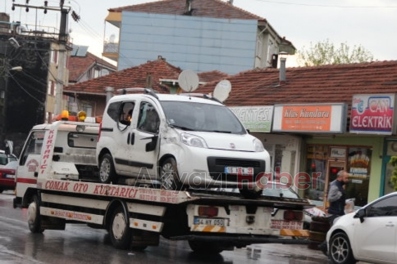 Akyazı Yenicami Mevkiinde Trafik kazası