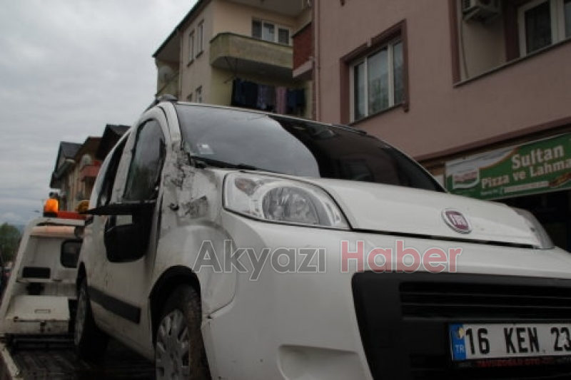 Akyazı Yenicami Mevkiinde Trafik kazası