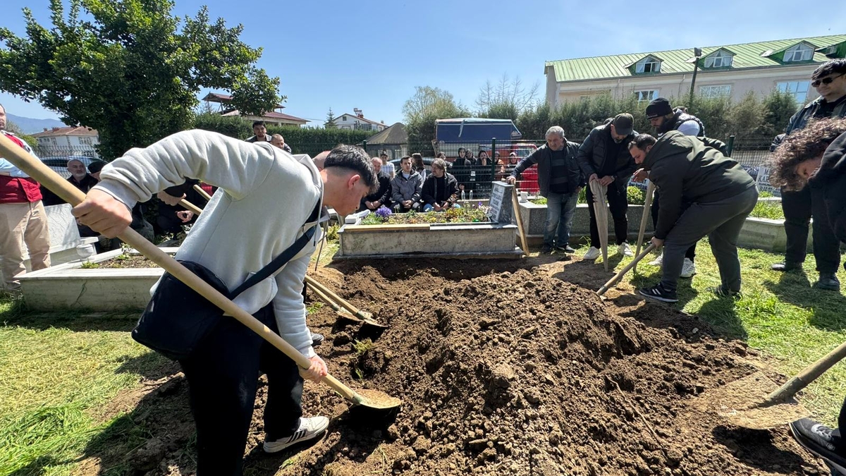 Ali Hikmet Yıldırım defnedildi