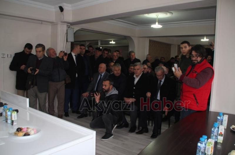 Ali Şener Bayraktar MHP'den Akyazı Belediye Başkan adaylığı için Başvurusunu yaptı