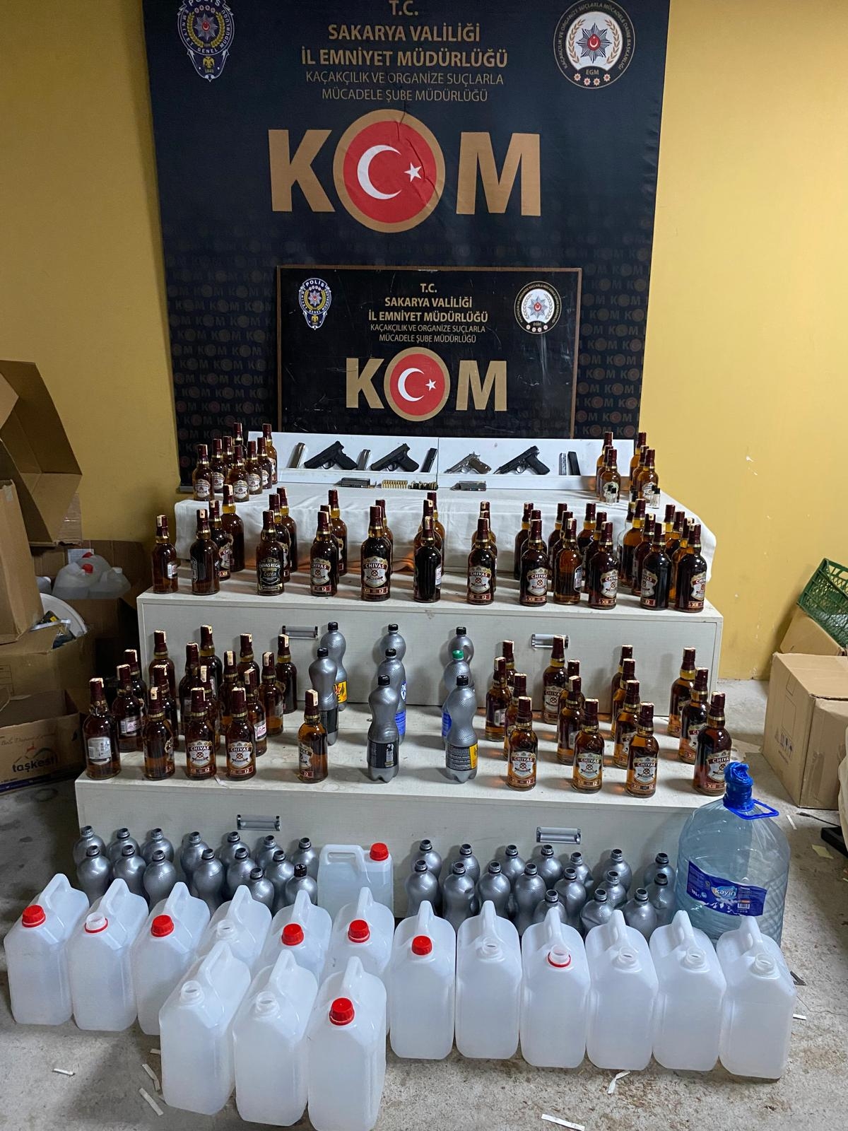 Alkollü mekana kaçak içki baskını