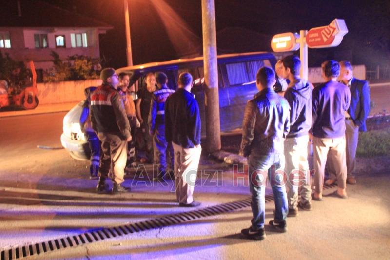 Alkollü Sürücü Direğe Çarparak Durabildi