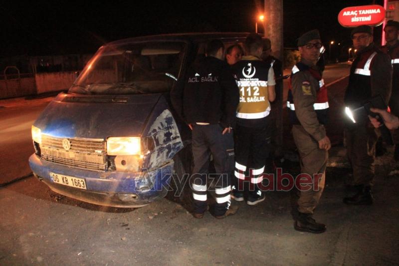 Alkollü Sürücü Direğe Çarparak Durabildi