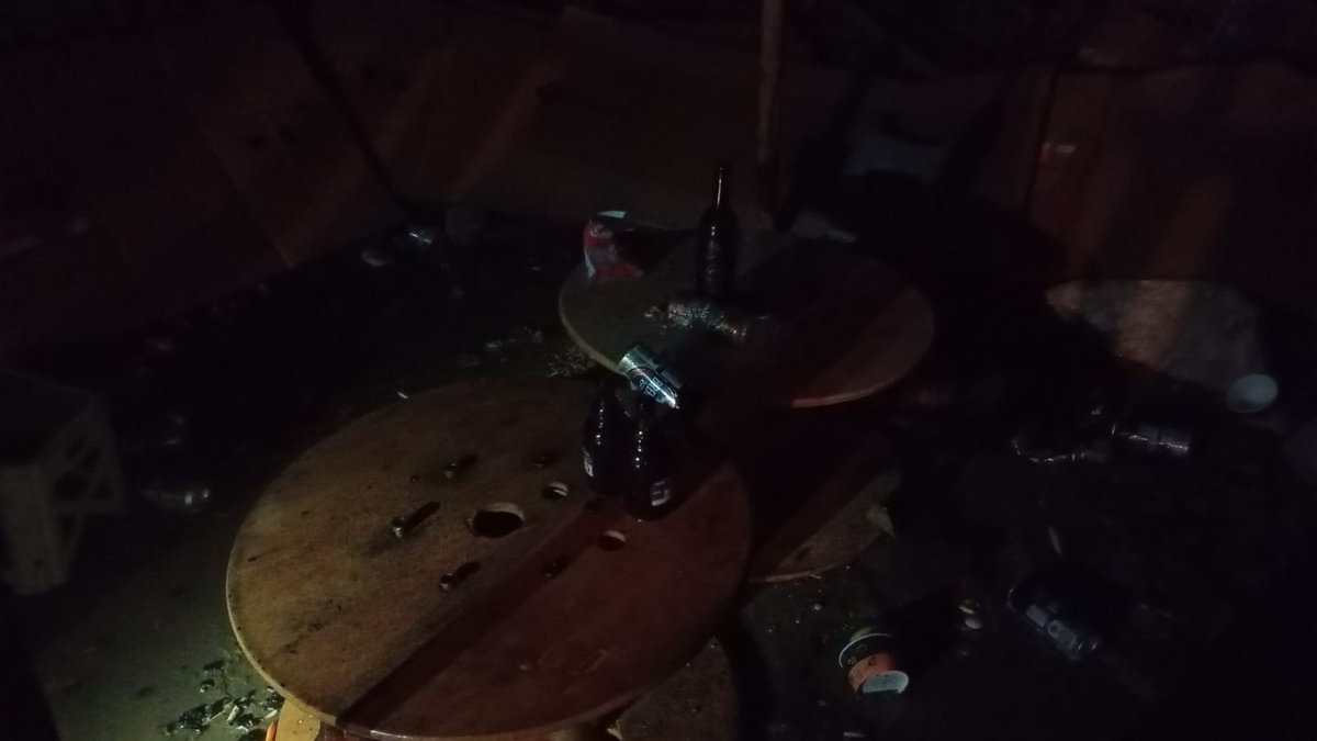 Alkollülerin mesken tuttuğu baraka yandı