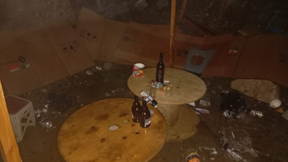 Alkollülerin mesken tuttuğu baraka yandı