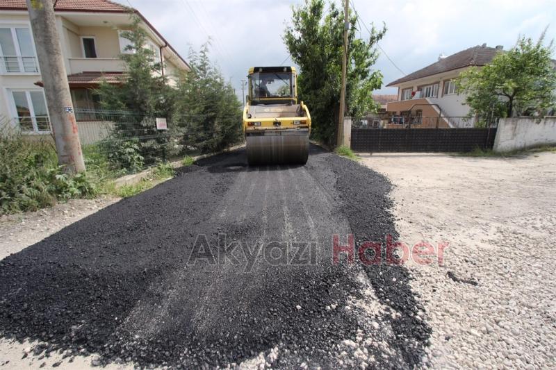 ALT YAPISI TAMAMLANAN YOLLARDA SICAK ASFALT SERİM ÇALIŞMASI BAŞLADI