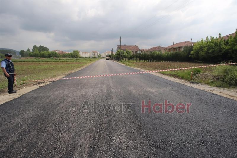 ALT YAPISI TAMAMLANAN YOLLARDA SICAK ASFALT SERİM ÇALIŞMASI BAŞLADI