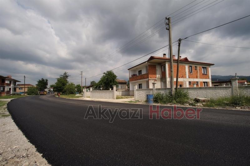 ALT YAPISI TAMAMLANAN YOLLARDA SICAK ASFALT SERİM ÇALIŞMASI BAŞLADI