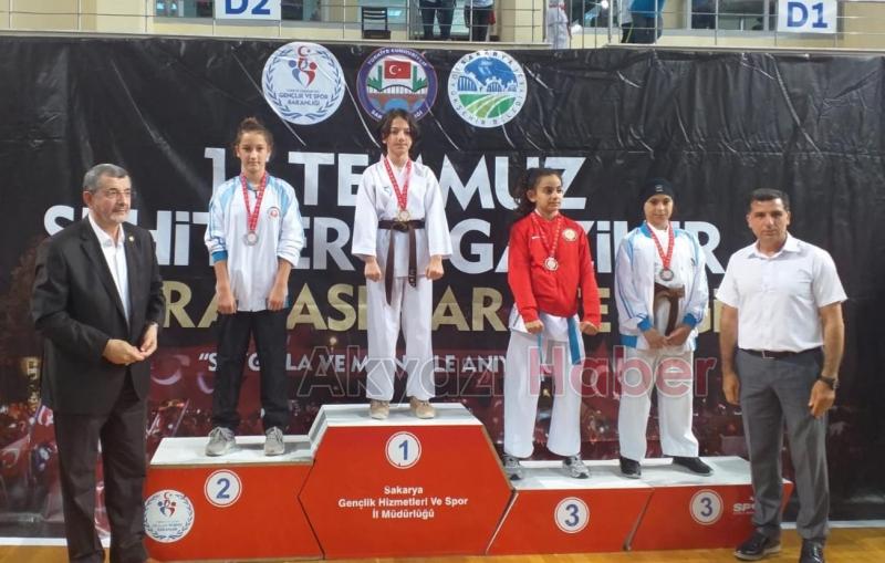 Altın Gençlerden boş yok