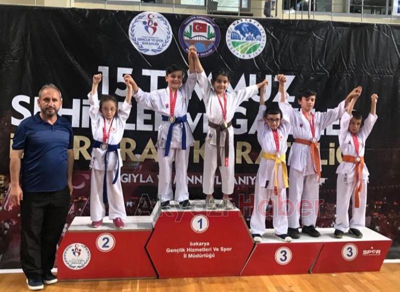 Altın Gençlerden boş yok