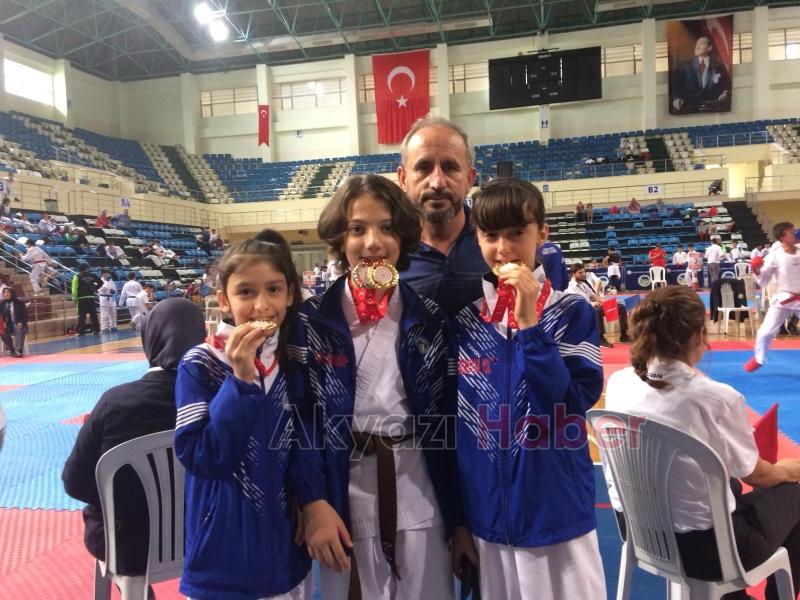 Altın Gençlerden boş yok