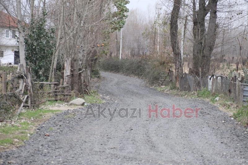 ALTINDERE GENELİNDE TARLA ve MERA YOLLARINA ASFALT KIRIĞI ve MALZEME SERİMİ BAŞLADI