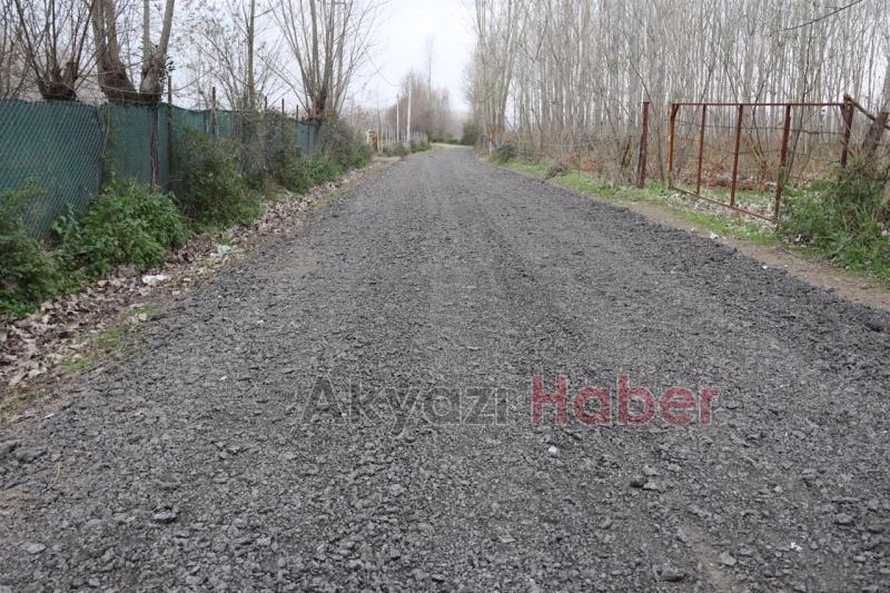 ALTINDERE GENELİNDE TARLA ve MERA YOLLARINA ASFALT KIRIĞI ve MALZEME SERİMİ BAŞLADI