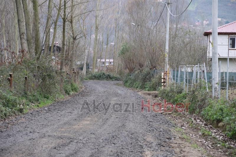 ALTINDERE GENELİNDE TARLA ve MERA YOLLARINA ASFALT KIRIĞI ve MALZEME SERİMİ BAŞLADI