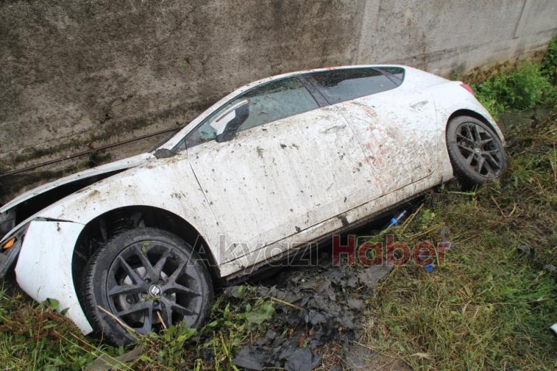 Altındere Yolunda Otomobil Kanala Uçtu