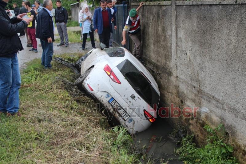 Altındere Yolunda Otomobil Kanala Uçtu