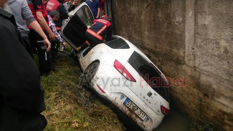 Altındere Yolunda Otomobil Kanala Uçtu