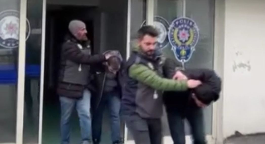 Altınları alıp kaçtılar, Sakarya’da yakalandılar