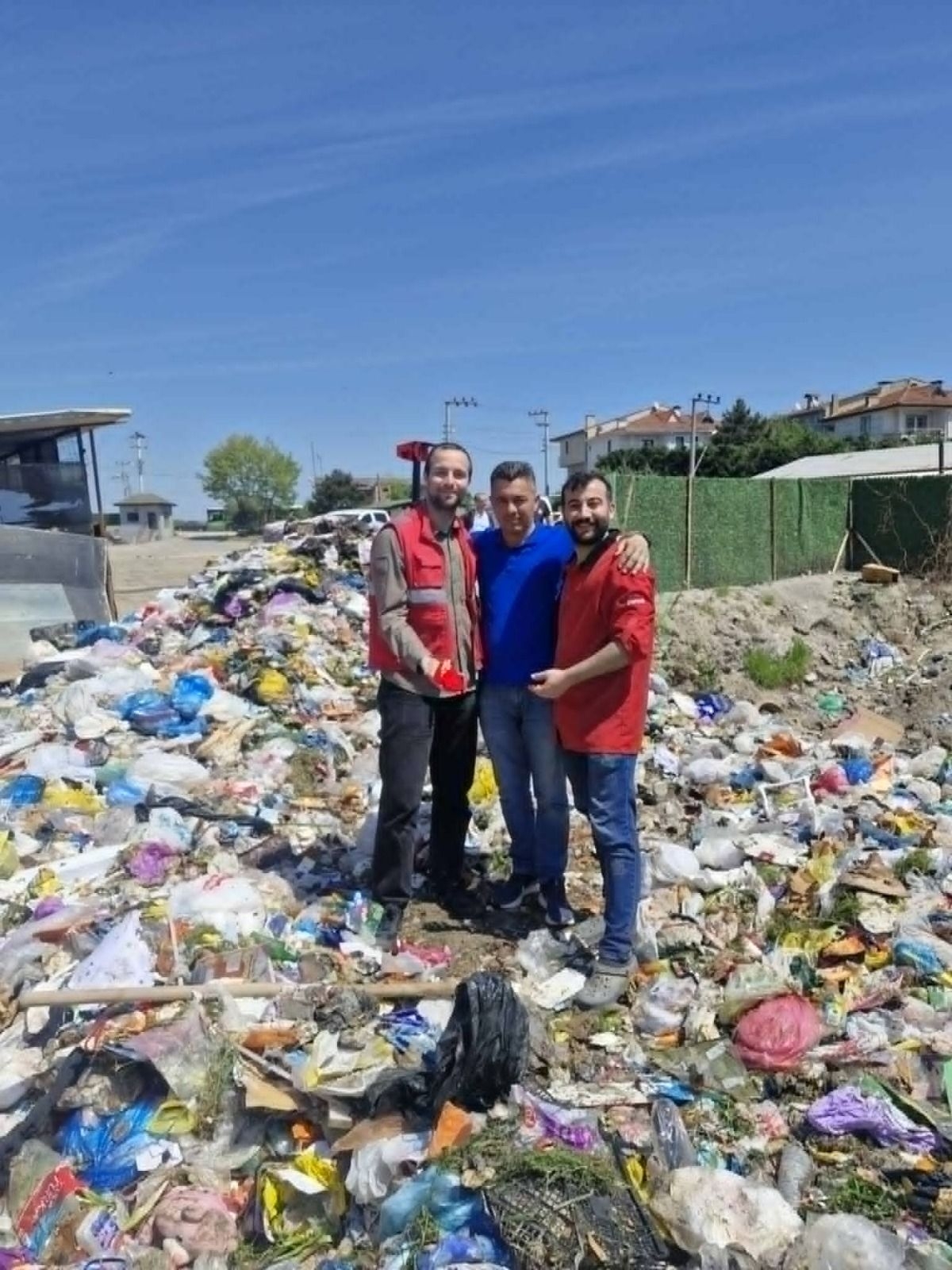 Altınları yanlışlıkla çöpe attılar
