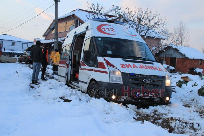  Ambulans Kar a Saplandı