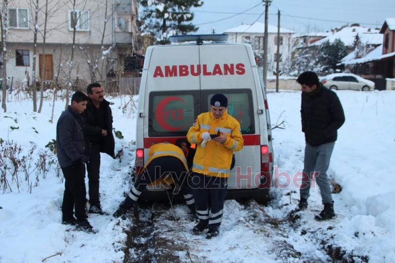 Ambulans Kar a Saplandı