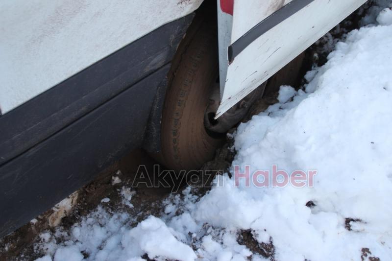  Ambulans Kar a Saplandı