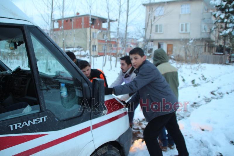 Ambulans Kar a Saplandı