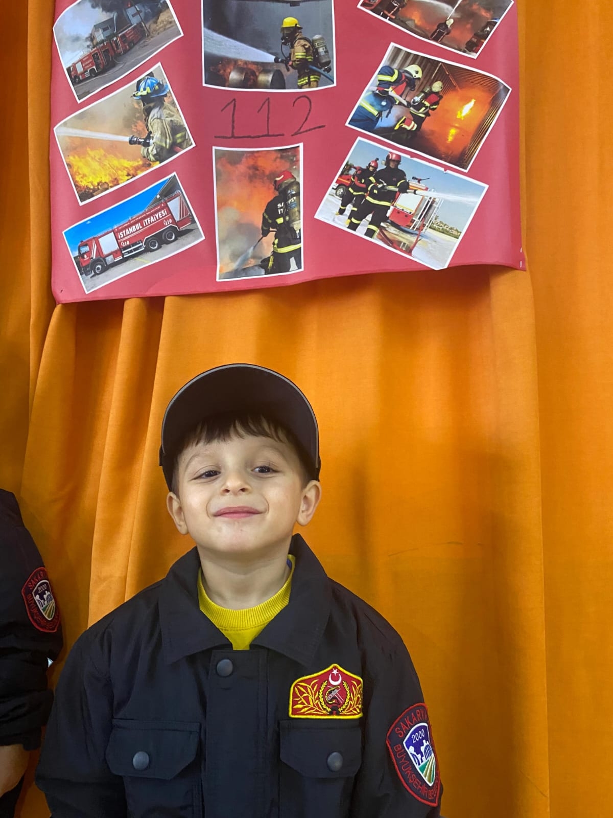 Anaokulu öğrencileri itfaiyeciliği tanıdı