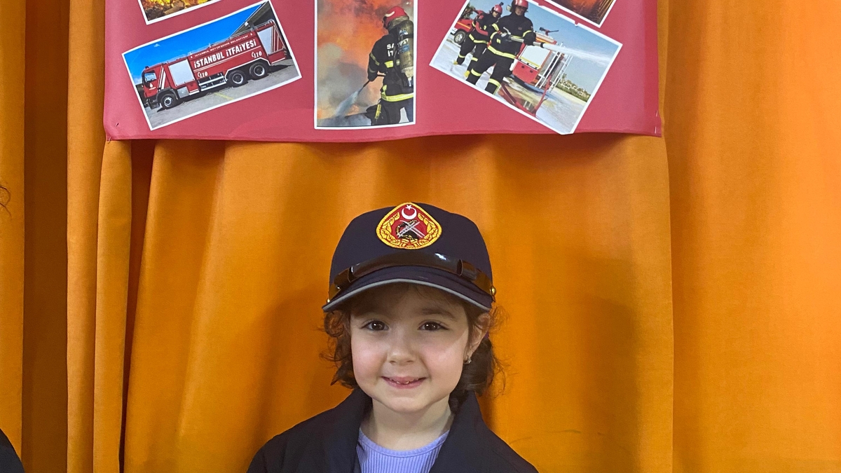 Anaokulu öğrencileri itfaiyeciliği tanıdı