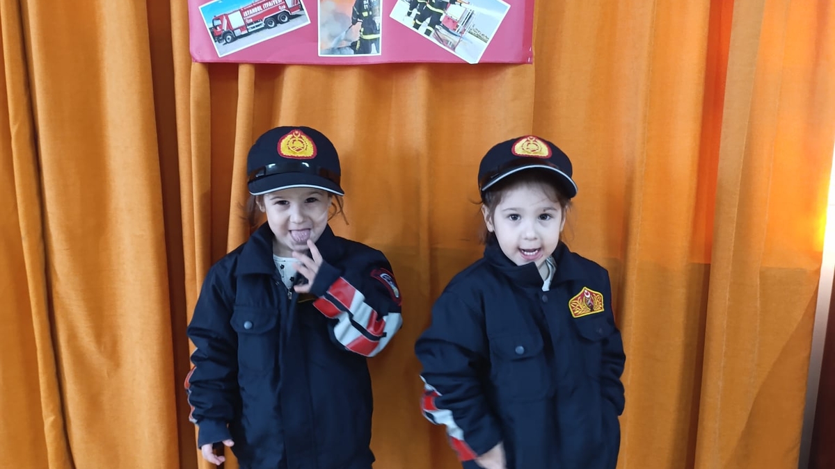 Anaokulu öğrencileri itfaiyeciliği tanıdı
