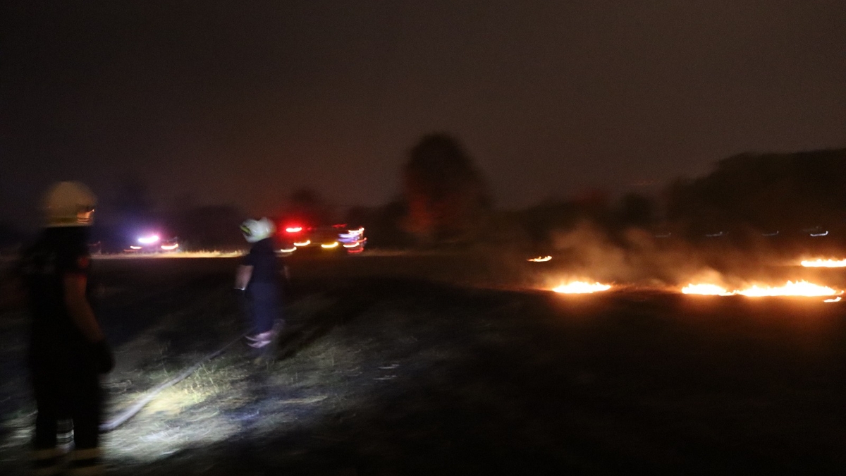 Anız yangınına itfaiye müdahale etti