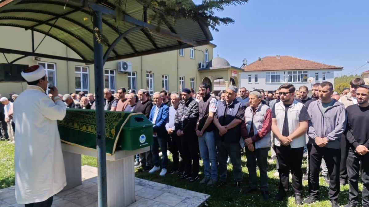 Annesinin yatağında ölü bulduğu gence acı veda