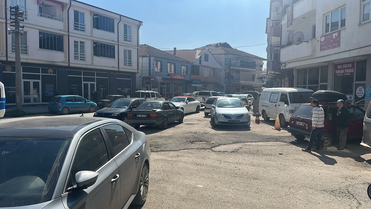 APP plaka yoğunluğu, Akyazı'da odada plaka kalmadı