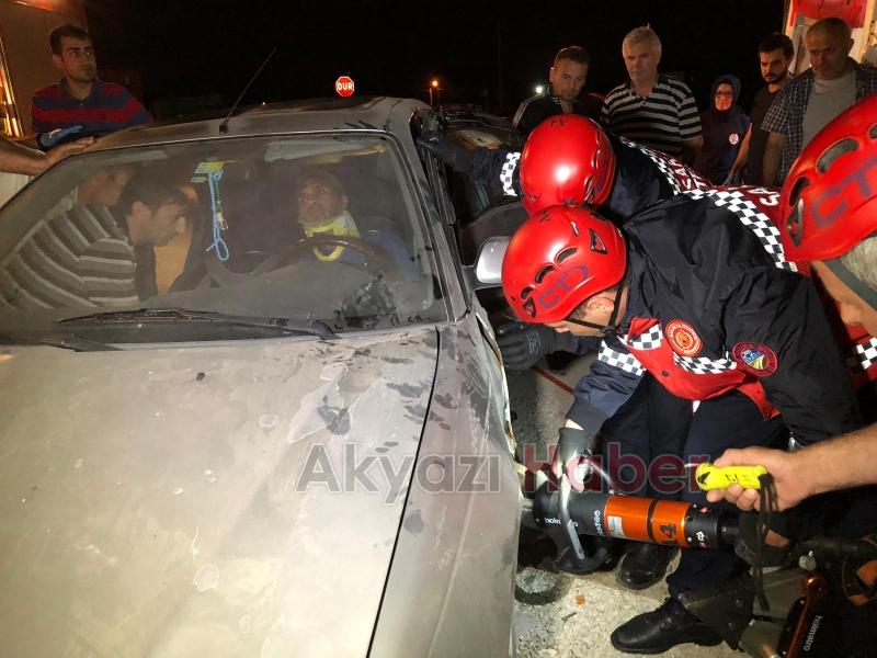 Araç içinde Sıkışan Sürücü İtfaiye Tarafından Kurtarıldı