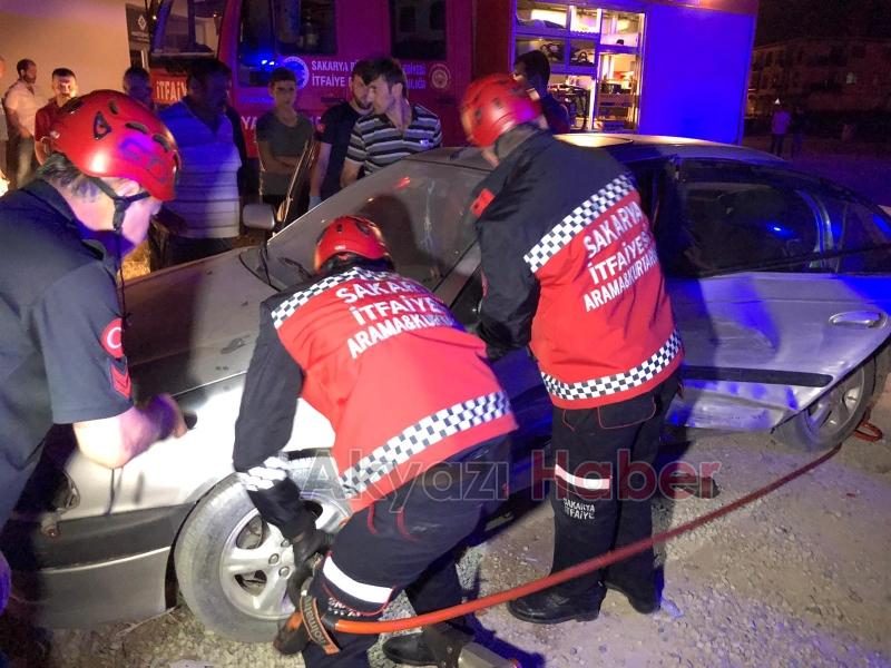 Araç içinde Sıkışan Sürücü İtfaiye Tarafından Kurtarıldı