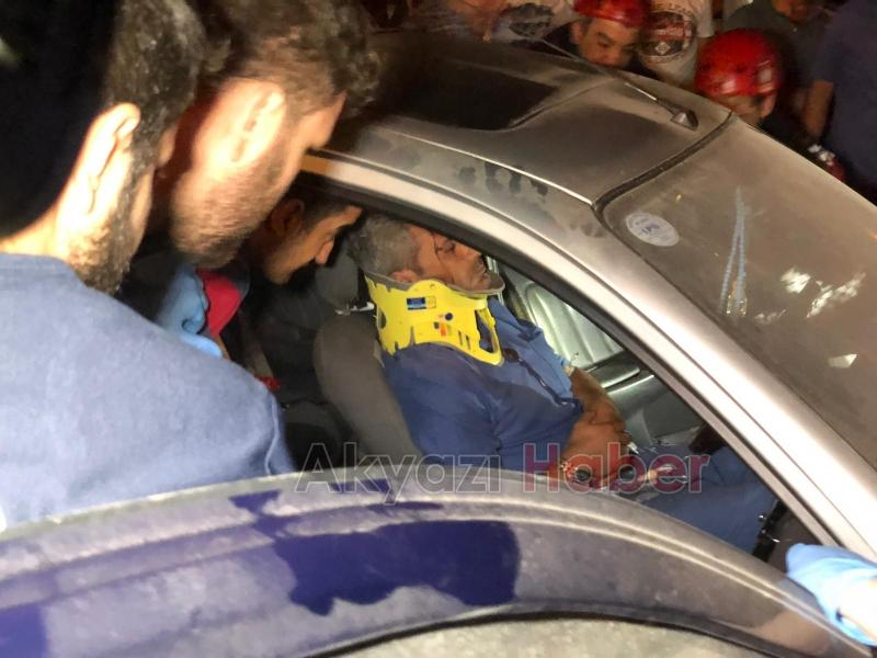 Araç içinde Sıkışan Sürücü İtfaiye Tarafından Kurtarıldı