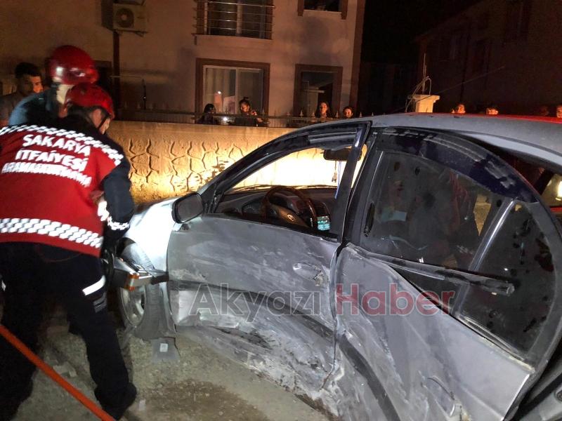 Araç içinde Sıkışan Sürücü İtfaiye Tarafından Kurtarıldı