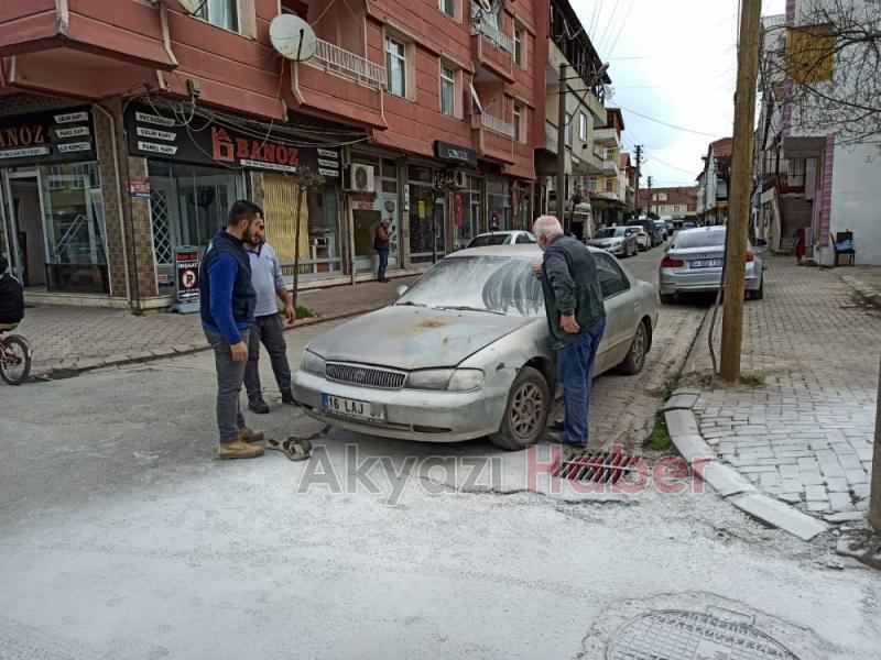 Aracı Yanmaktan Esnaflar Kurtardı 