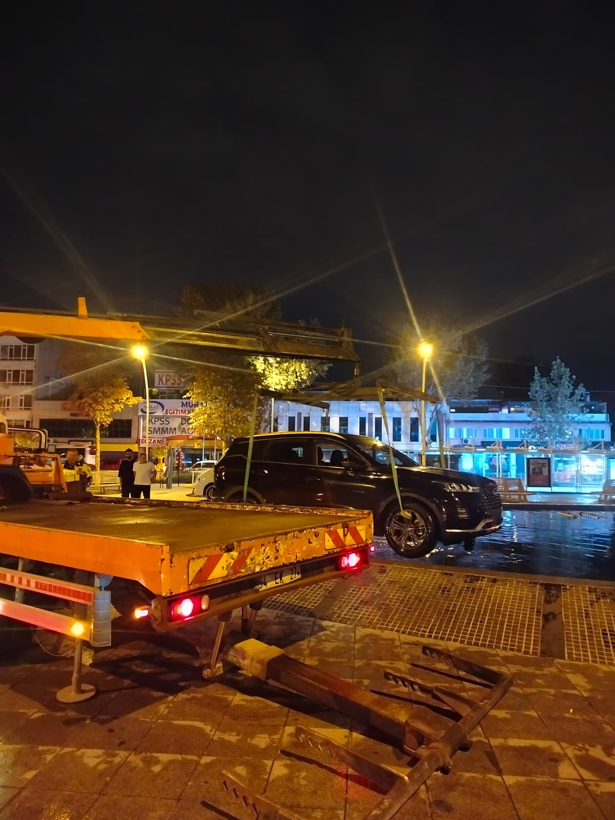 Araçla süs havuzuna girdi, navigasyonu suçladı