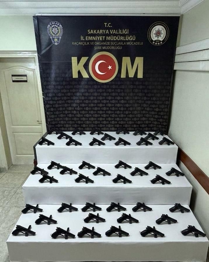 Araçtan resmen cephanelik çıktı