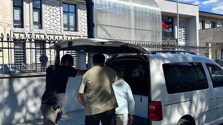 Aranan 3 kişi polis denetiminde yakalandı