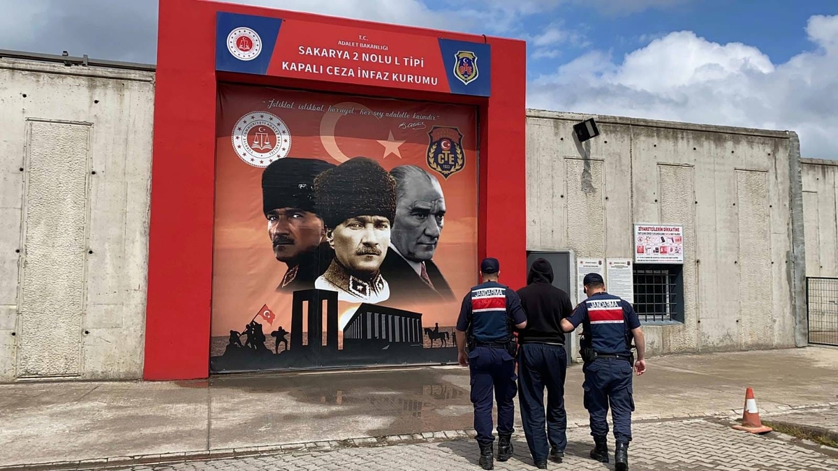 Aranan suçlulara operasyon