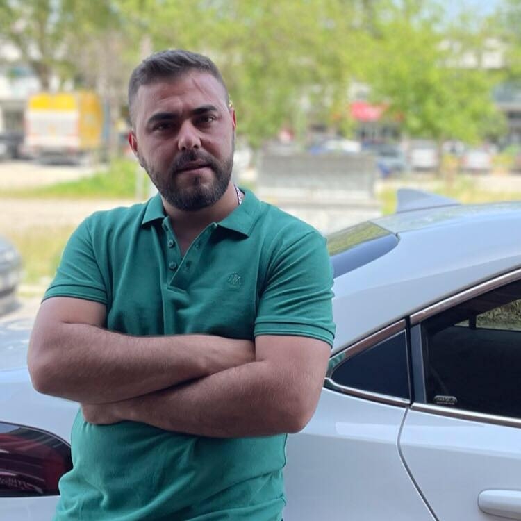 Arkadaşları ile gezmeye gitmişti, genç adam kalbine yenik düştü