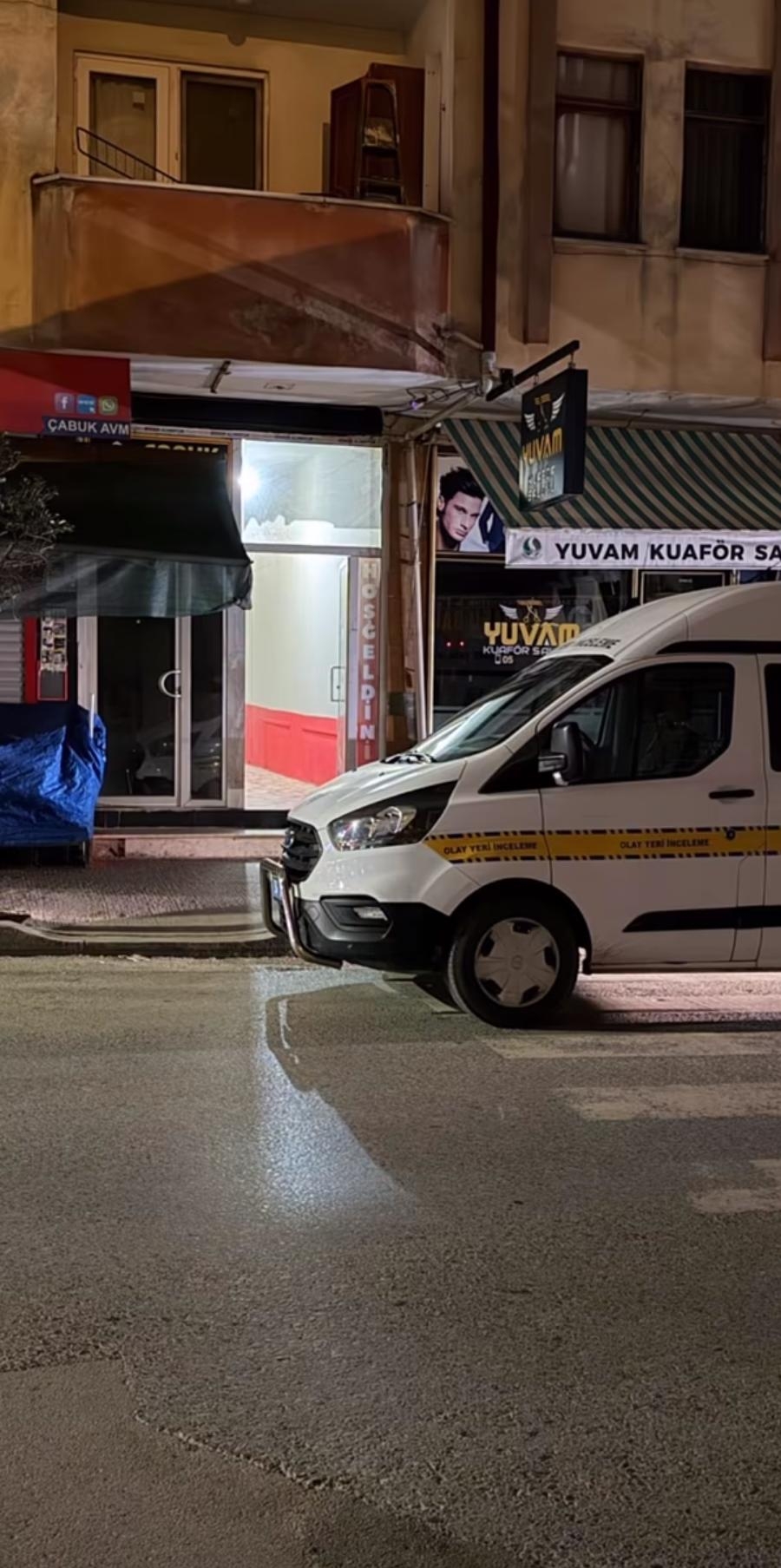 Arkadaşlarıyla otururken gelen acı son