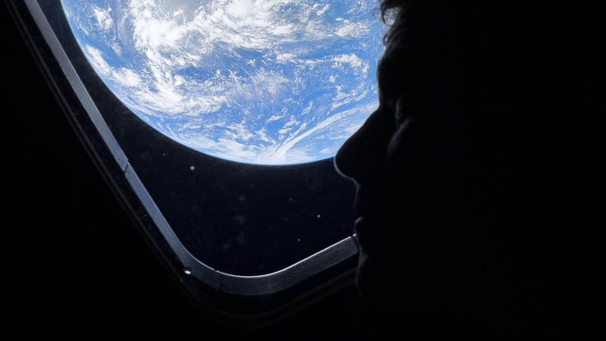 Artemis II'nin ay çevresindeki yolculuğunu canlı izleyin