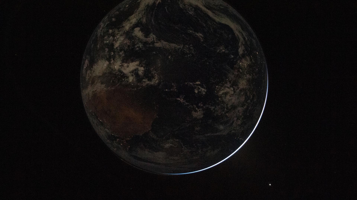 Artemis II'nin ay çevresindeki yolculuğunu canlı izleyin