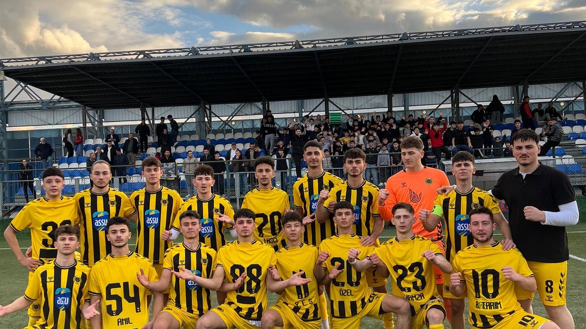 AS Akyazıspor U-18 Takımı şampiyon oldu