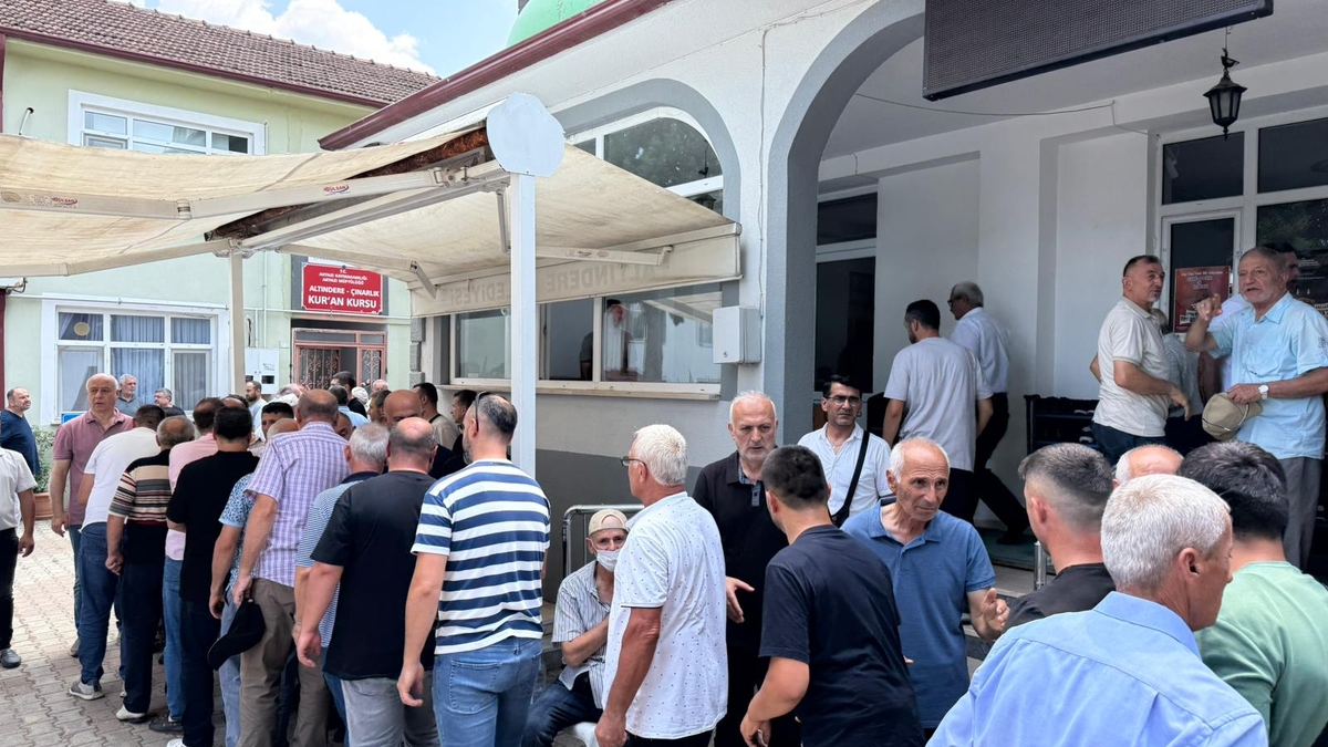 Asansör kazasında hayatını kaybeden Gençağa Koç toprağa verildi