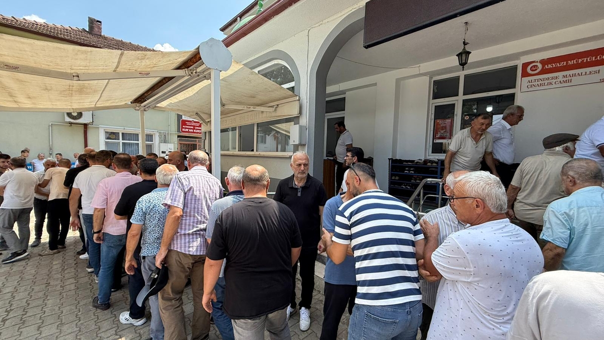 Asansör kazasında hayatını kaybeden Gençağa Koç toprağa verildi
